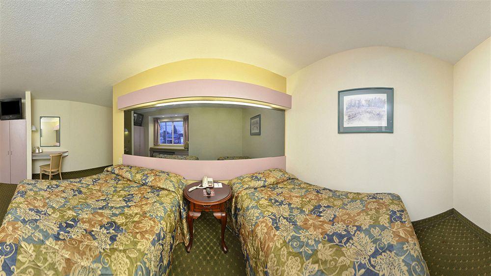 Americas Best Value Inn - East Syracuse Exteriör bild